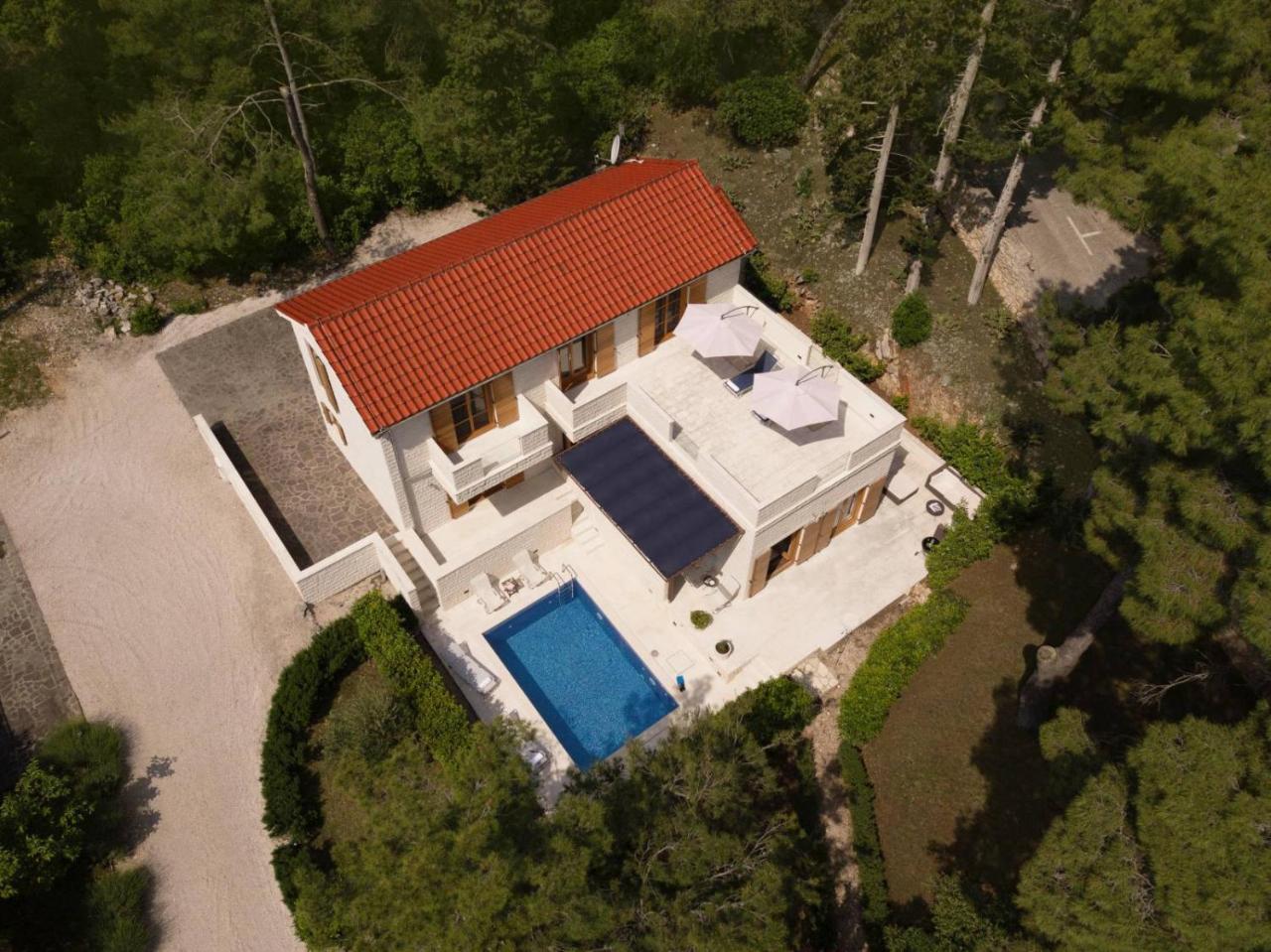 Private Luxury Villa Bianco On Solta For Up To 10 Persons, Heated Pool, Free Parking, Very Close To The Beach! Free Kajak & Mountainbikes, Great Living Area & Privacy! Rogac Bagian luar foto